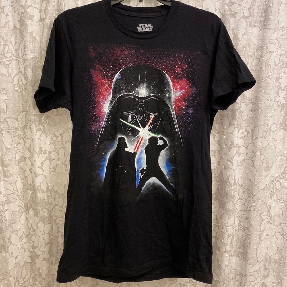🌟 Star Wars 🌟 Men’s Graphic Tee—Luke vs. Darth Vader Lightsaber Battle